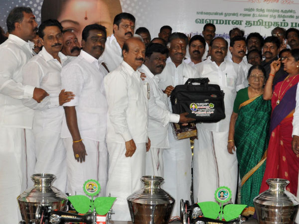 பச்சை குத்துறாங்களாம்