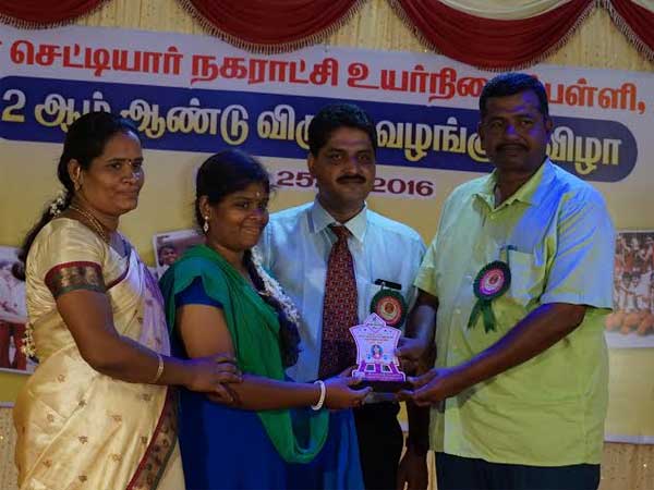 முதல் மூன்று இடம் பிடித்த மாணவர்கள்