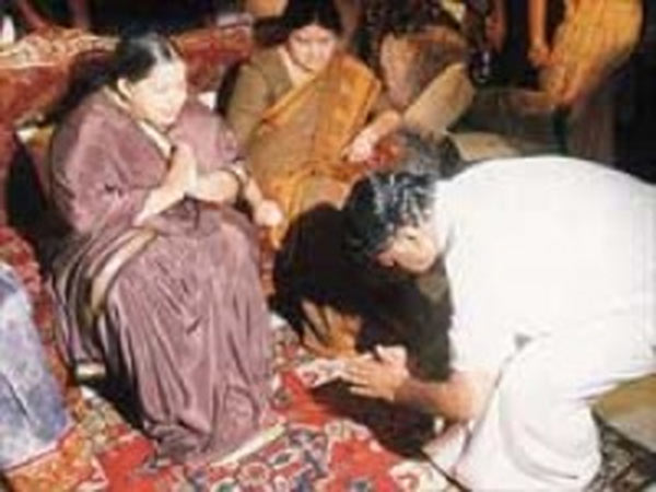 பதவிகள் பறிப்பு