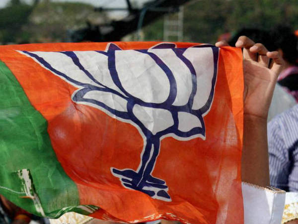கூட்டத்தில் சிக்கித் திணறும் கமலாலயம்...