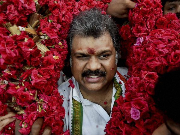 த.மா.கா தலைவர் ஜி.கே.வாசன்: