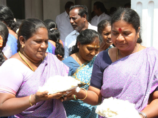 தலைமைக் கழகத்தில் கொண்டாட்டம்...