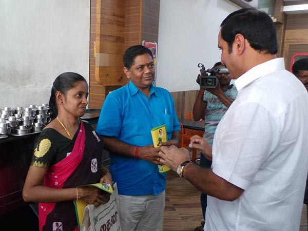 Anbumani meets the people in Karur