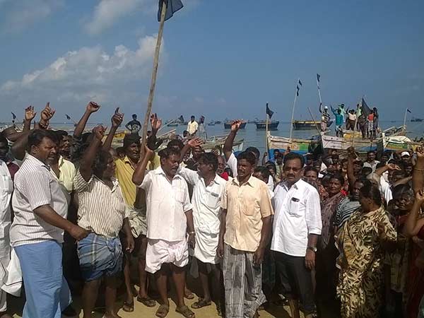 Pamban fishermen protest condemning Sri Lankan navy