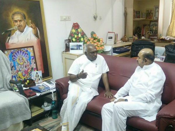Actor Vijayakumar put tattoo the ADMK flag on his hand