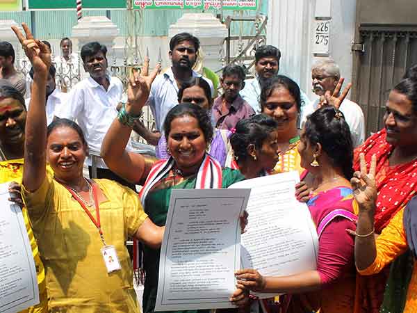 நம்பிக்கை இருக்கிறது