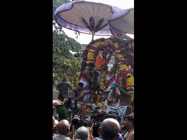 மயில் வடிவில் அன்னை