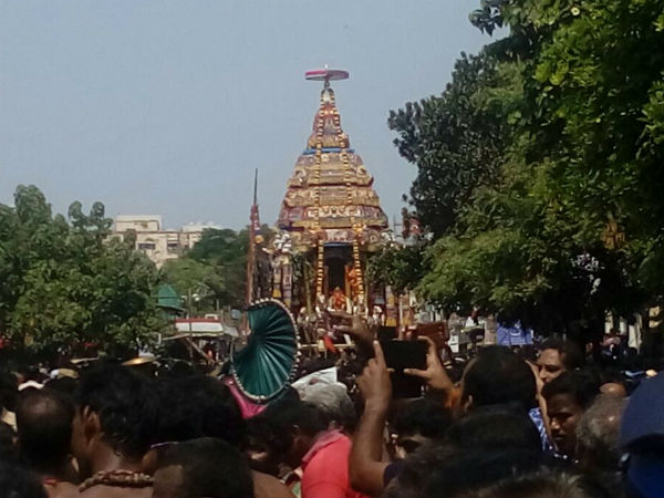கோலாலகமான தேரோட்டம்