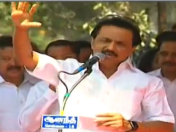 ஆட்டோவில் போனார் ... டீ குடித்தார்