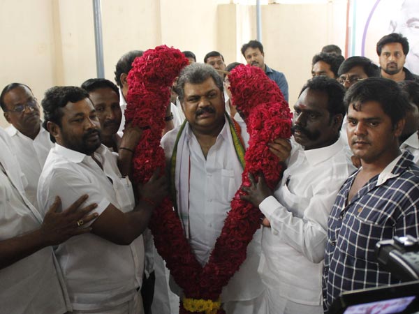 காங்கிரசை வீழ்த்த