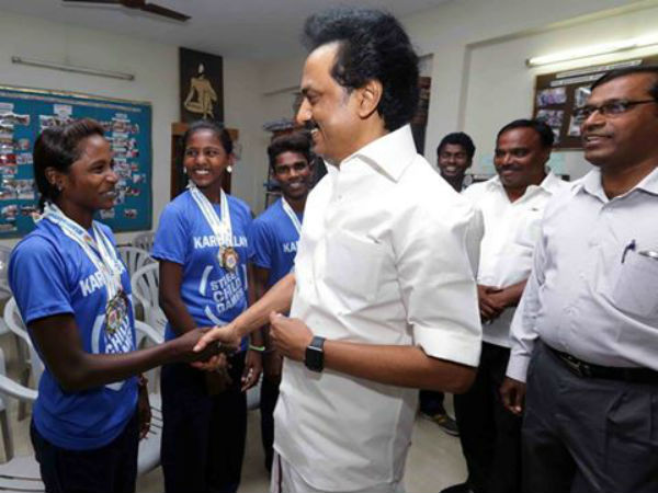 MK Stalin greets the achievers from Chennai streets