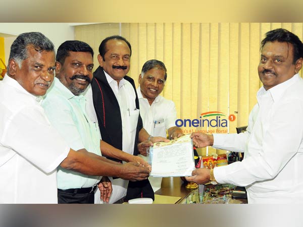பிரிந்த எதிர்கட்சிகள்