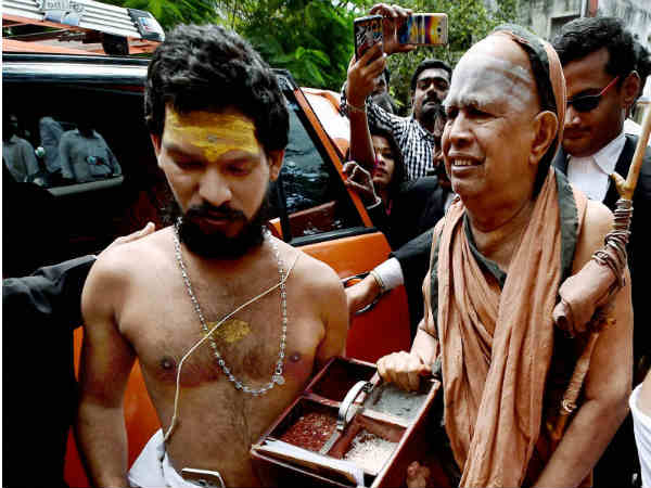 Auditor Radhakrishnan attack case: Jayendrar appears before Chennai court Auditor Radhakrishnan attack case: Jayendrar appears before Chennai court