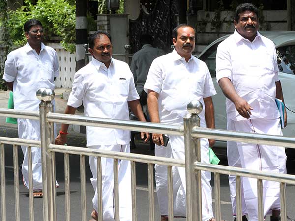 செல்போனுக்கு அனுமதியில்லை