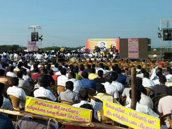 ஆயிரக்கணக்கில் குவிந்த இளைஞர்கள்