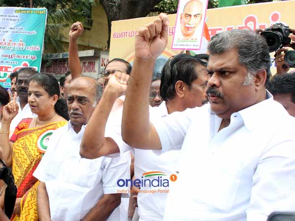 அதெப்படி பாஜகவுடன்?