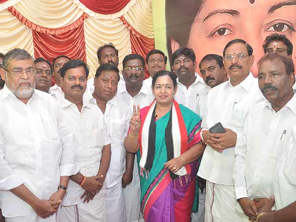 வீதி வீதியாக சென்று வாக்கு சேகரிப்பு