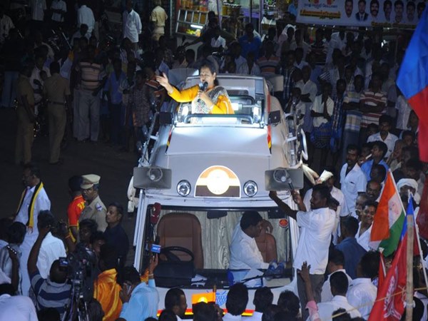 Premlata Vijayakanth election campaign at nellai district