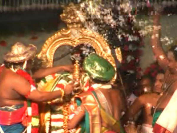 மீனாட்சிக்குப் பச்சைப் பட்டு