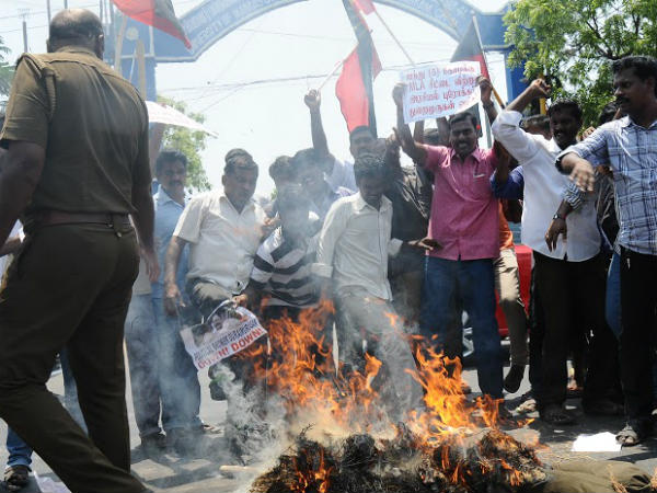 திமுகவினர் போராட்டம்