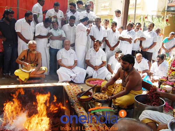 யாகம் நடத்திய ஆதினம்