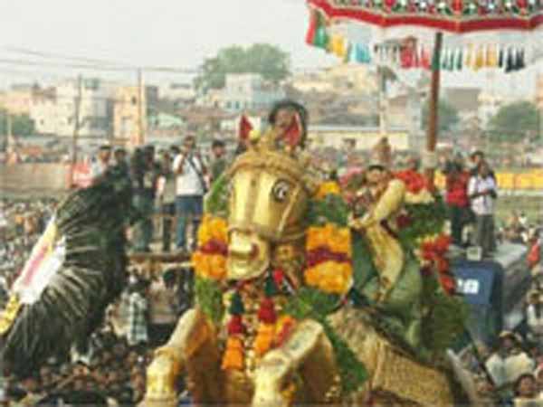 பூப்பல்லக்கில் கிளம்புவார்