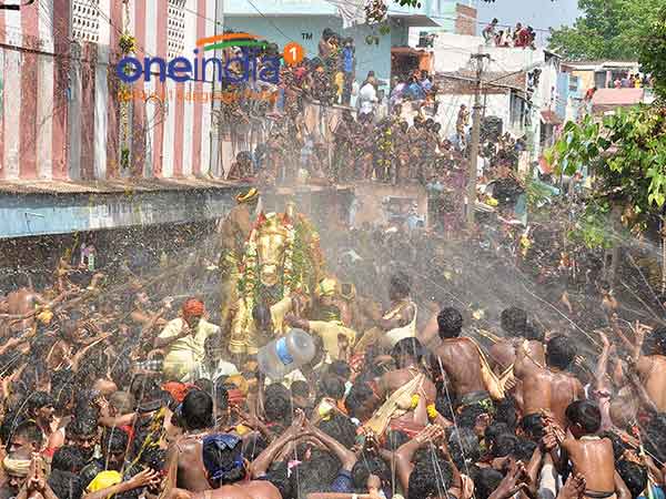 வைகையை நிறைத்த கூட்டம்