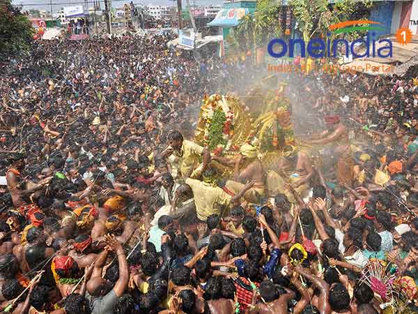 விரதம் இருக்கும் பக்தர்கள்