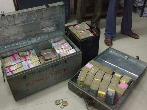 அதிகாரிகள் விசாரணை