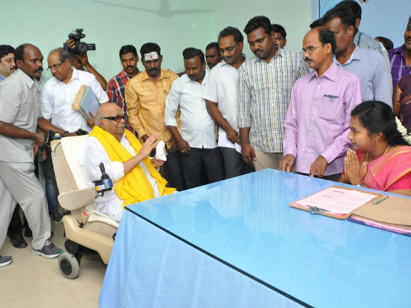 Karunanidhi filed his nomination in Tiruvarur constituency