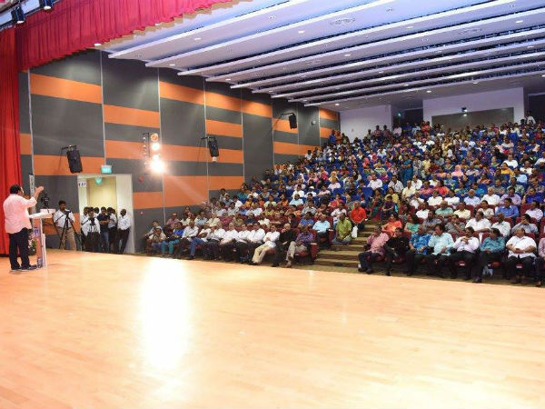 Neeya Naana Gopinath's Manathil Uruthi Vendum programme in Singapore