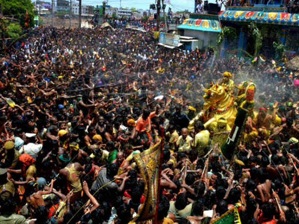 அதிர்வேட்டு முழங்கின