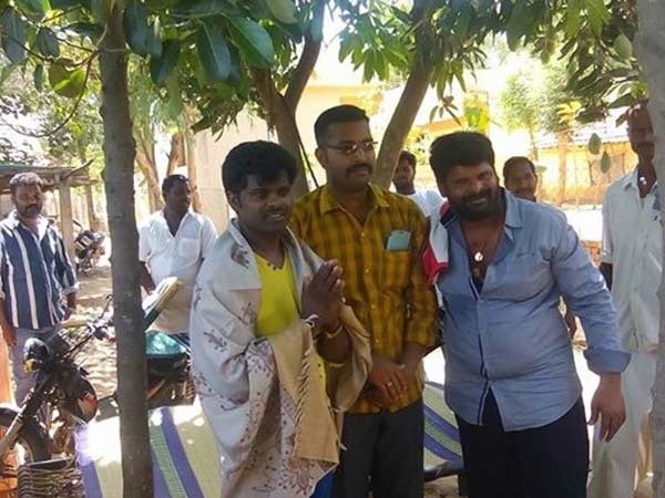 Lyricist Jayamkondan files nomination at Jayamkondam