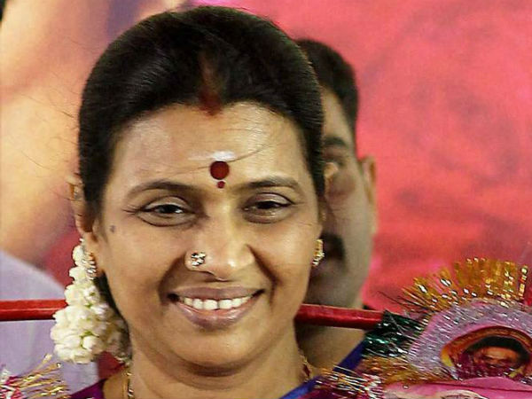 ஹெலிகாப்டரில் புறப்பட்டார்