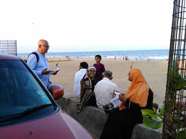 Actor Kitty contests in Velachery