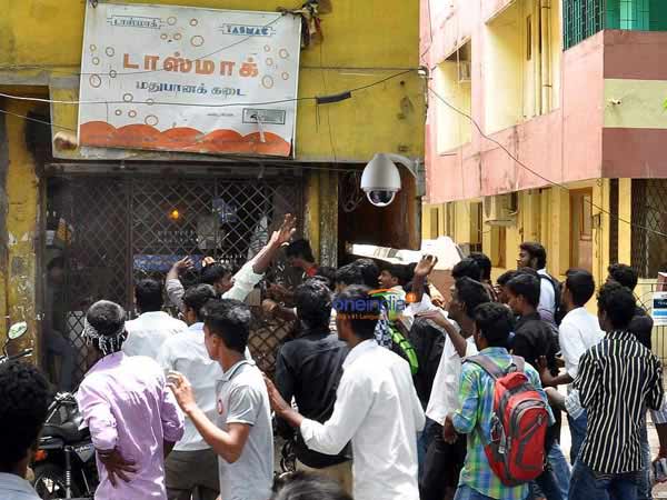 மே 14 கூட்டம் அலை மோதும்