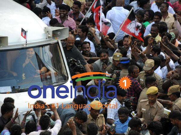 தொண்டர்கள் கூட்டம் 