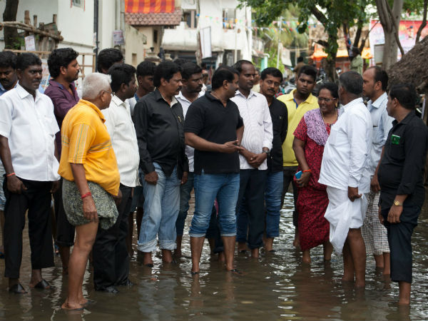தனிமனித புகழ்ச்சி இல்லை 