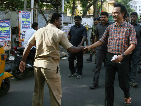 மக்களை சந்திக்காத முதல்வர்