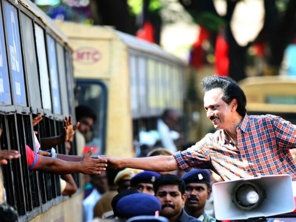 நீரில் மூழ்கிய சென்னை