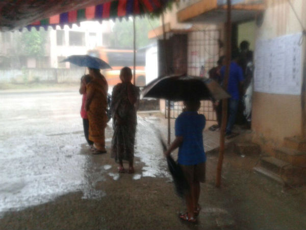 No power in several parts of Kerala and TN on polling day, candles to the rescue No power in several parts of Kerala and TN on polling day, candles to the rescue