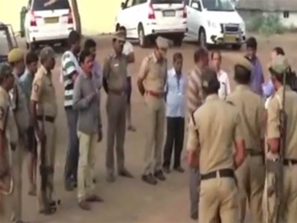 உருப்படியான பதில் இல்லையே... உருப்படியான பதில் இல்லையே...