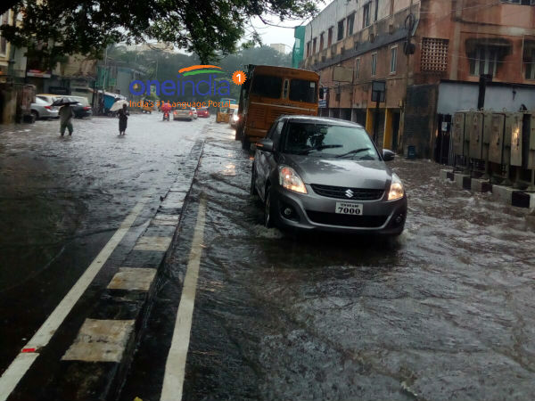 கரைபுரண்ட வெள்ளம்