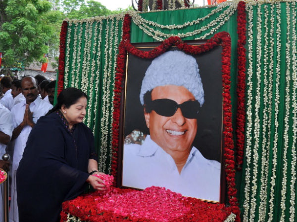 Jayalalithaa Garland Statues Of Anna, Periyar and MGR
