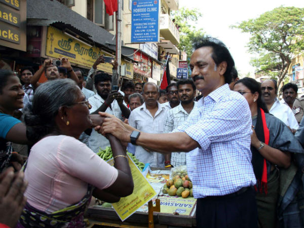 கை கொடுத்து