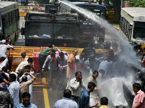 BJP protest outside Sonia Residence on Batla encounter issue