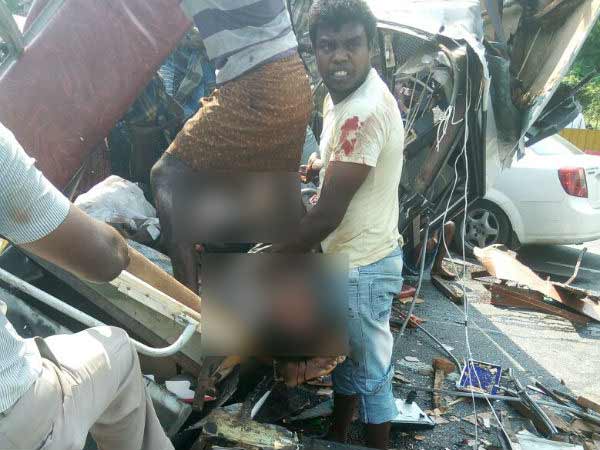 14 dead and 30 injured when a truck collided with a bus near Krishnagiri 