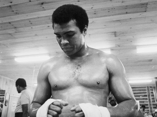 சிறுவனுக்கு மண்டியவர்