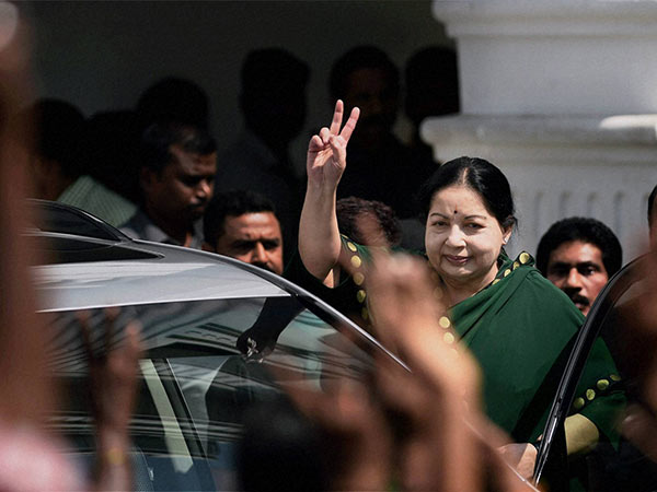அதிமுகவினரின் பிராத்தனை
