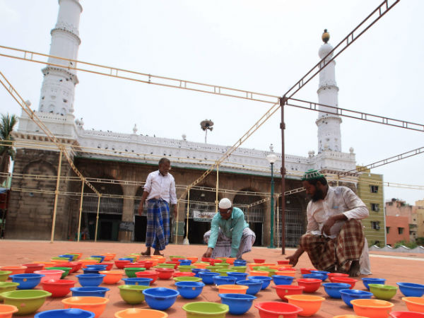 பிறை தெரிந்தது